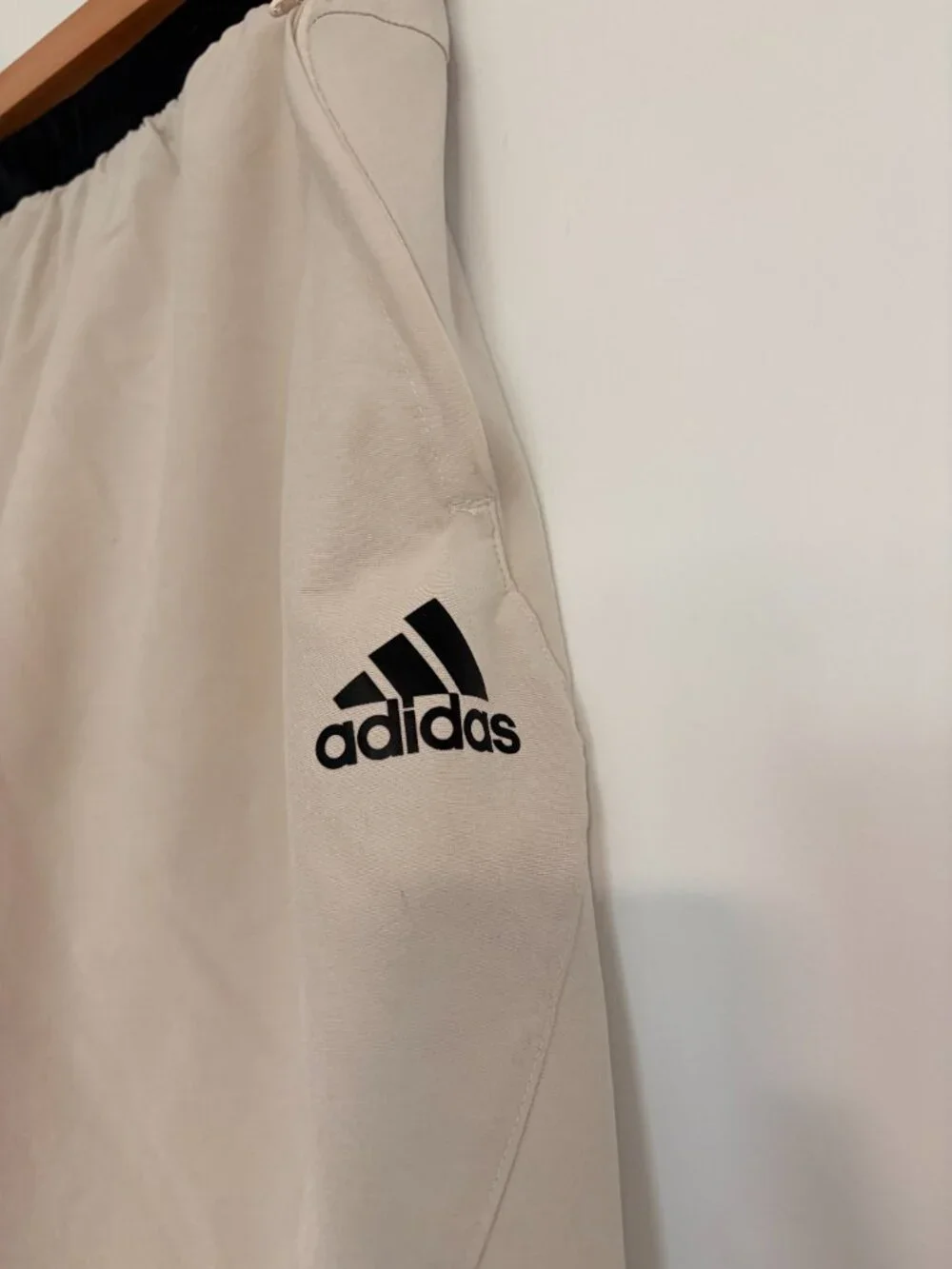 adidas AEROREADY Athletic Shorts Men's Small Cream Beige Zip Pocket Workout Shor